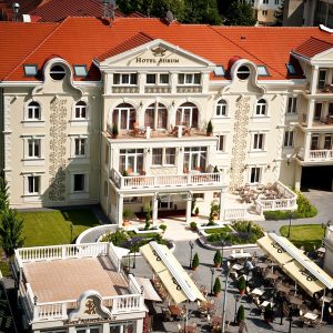 hotel aurum 3 nights / 2 people / deluxe suite